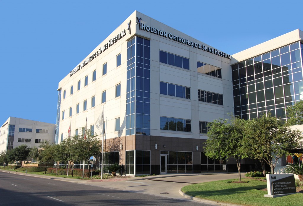 CNL’s $76 million Houston Orthopedic & Spine Hospital campus acquisition includes a four-story, 126,946 square foot single-tenant specialty surgical hospital and a four-story, 99,768 square foot, multi-tenant, Class A MOB. Photos courtesy of Colliers International 